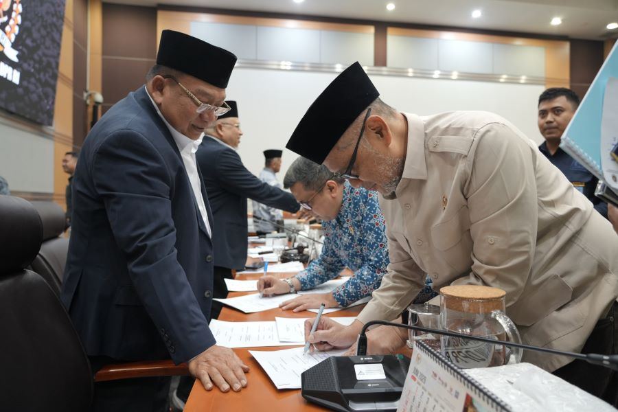 Raker Bersama Komisi VIII DPR, Kemenhaj  Bahas Persiapan Haji 2027