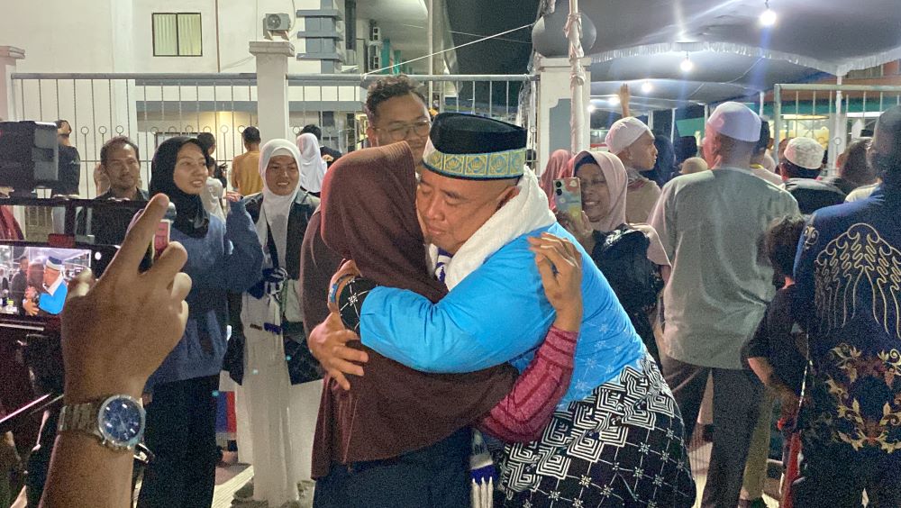 Sampai Lebih Awal, Jemaah  Kloter Pertama Jakarta Tiba  di Bandara  Soeta